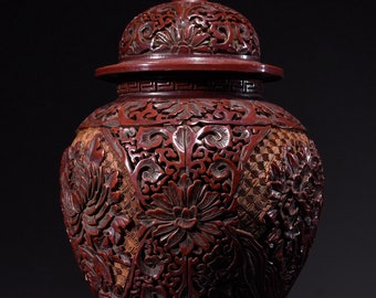 N1729 Alte chinesische Teedose mit rotem Lack und Hochrelief-Blumendesign
