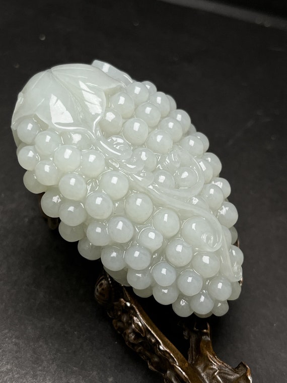 E6922 Chinese Natural Hetian Jade Carved Grape Pe… - image 3