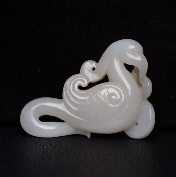 E8663 Vintage Chinese Hetian Jade Carved Bird Pend