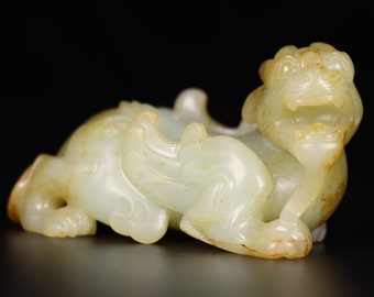 N1302 Oud Chinees Tian Jade gesneden beeststandbeeld