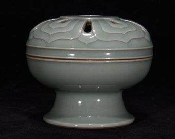 E9915 Openwork Chinese Blue Glaze Porcelain Incense Burner