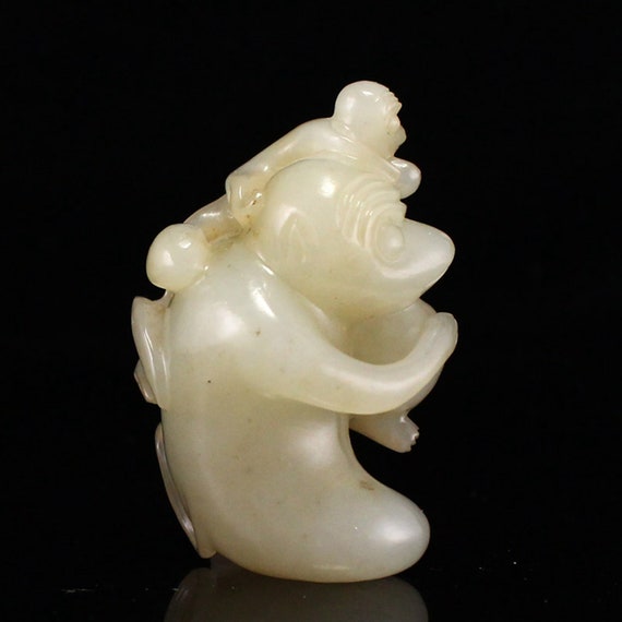 E8927 Old Chinese Hetian Jade Carved Monkey Penda… - image 8