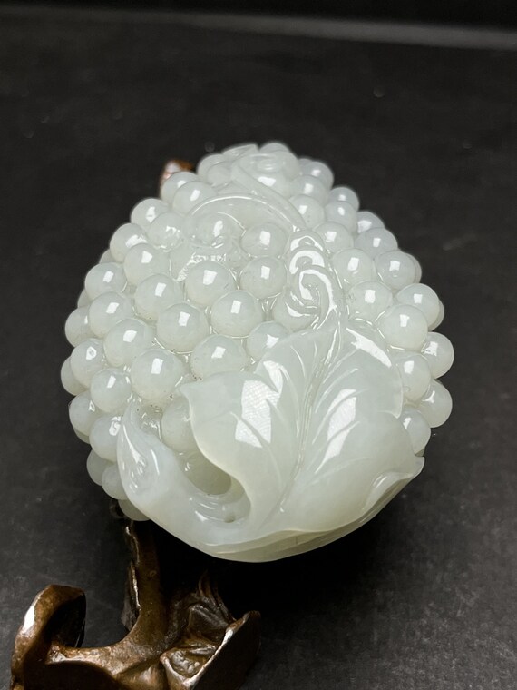 E6922 Chinese Natural Hetian Jade Carved Grape Pe… - image 5