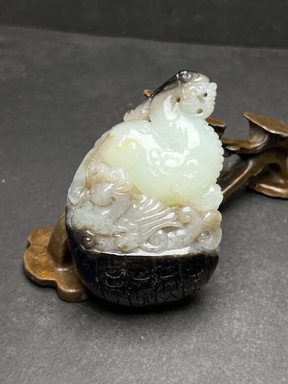 chinese carved black jade Gem