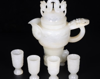 E8808 Un ensemble de pots à vin et de tasses en jade chinois Hetian sculptés avec un dragon de la fortune