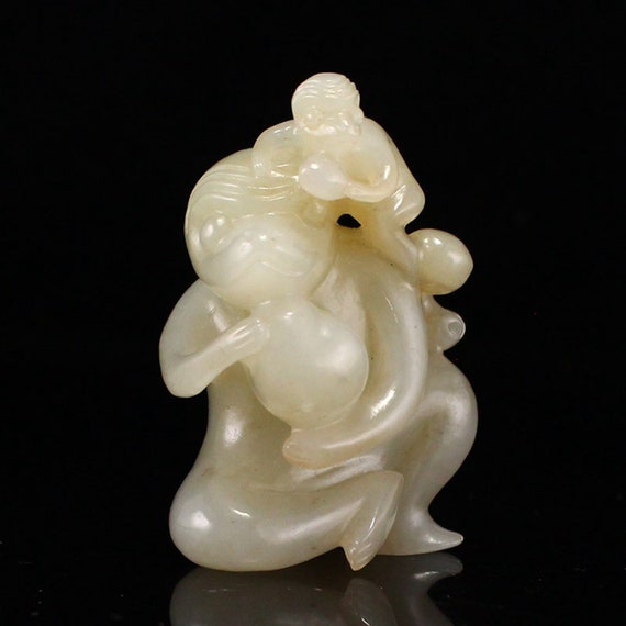 E8927 Old Chinese Hetian Jade Carved Monkey Penda… - image 2