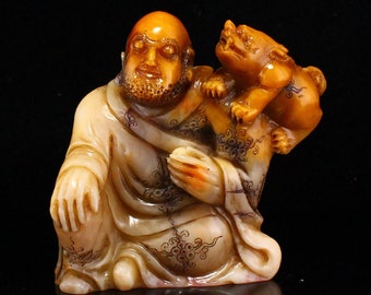 N1522 Vintage chinesische Shoushan Stone Carved Arhat & Beast Statue