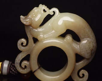 N0985 Old Chinese Hetian Jade Carved Chi Dragon Thumb Ring