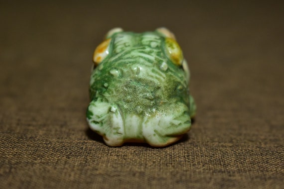 N0051 Old Chinese Ox Horn Carved Frog Pendant - image 5