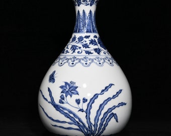 N1696 Chinese Blue And White Porcelain Flower & Butterfly Design Porcelain Vase