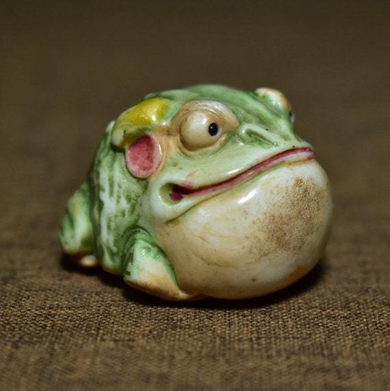 N0051 Old Chinese Ox Horn Carved Frog Pendant - image 1