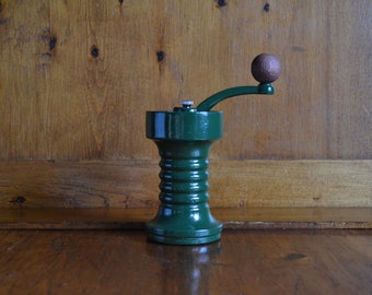 Heavy Cast Iron Tre Spade Coffee Grinder Mill Quality made in Italy and Pristine