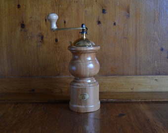 Vintage Tre Spade Coffee Grinder Mill made in Italy Light Color in Pristine Condition