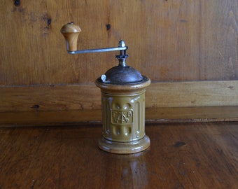 Tre Spade Barrel Style Coffee Grinder Mill in Great Condion Works Well