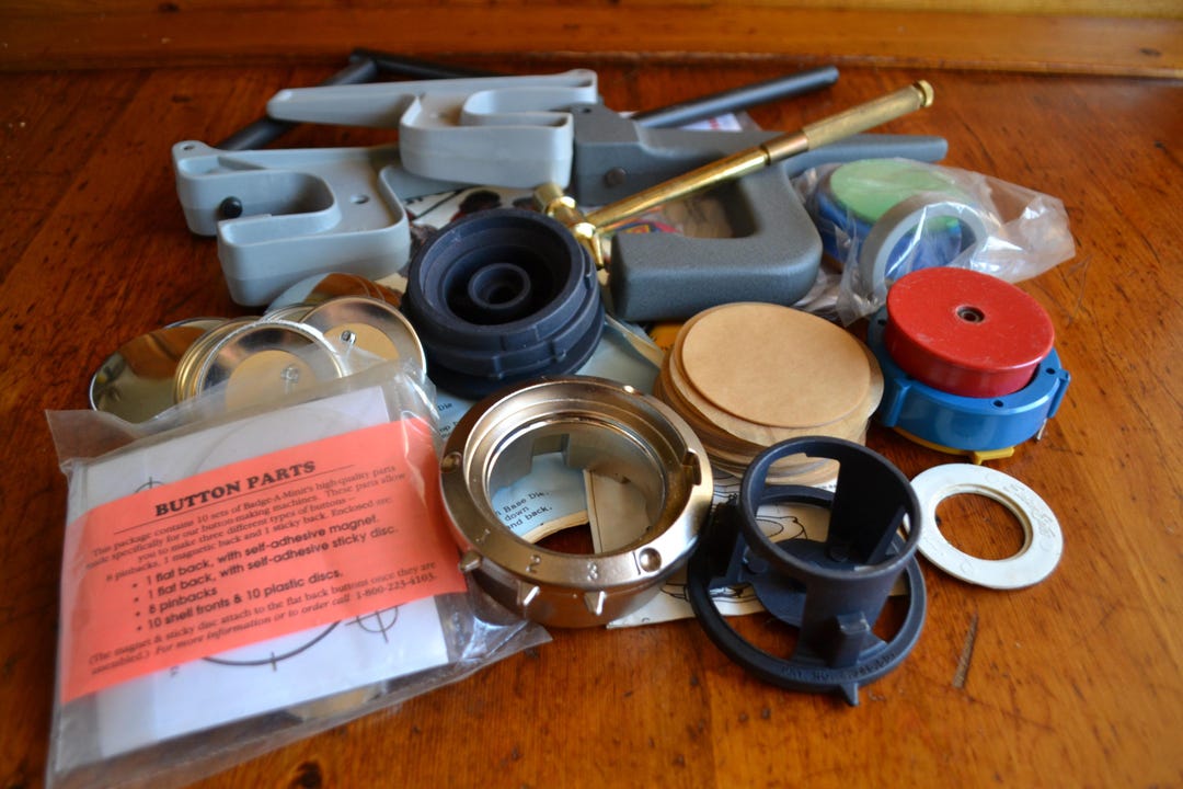 Badgeaminit & Badge/ Button Making Machine Super Kit With Blanks