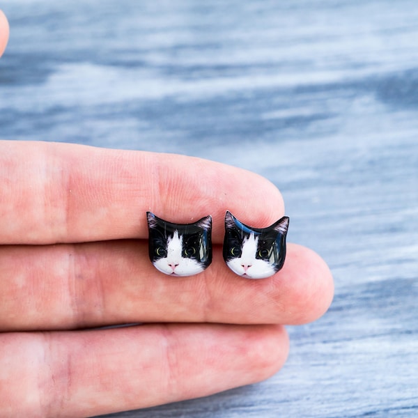 Cat earring , cat stud , cat jewelry , tabby cat stud , tabby cat earring , tbby cat jewelry , black and white cat , home cat jewelry