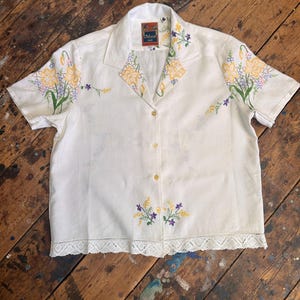 Återanvänd vintage bomull/linne broderad bordsduk