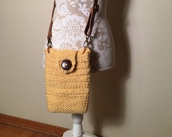 Spring Break Crossbody Bag -- a loom knit pattern