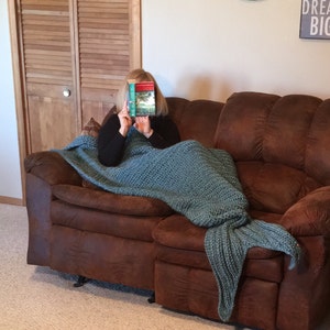 Mermaid Blanket -- a loom knit pattern