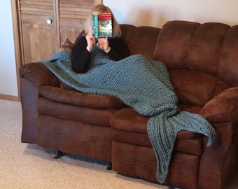 Mermaid Blanket -- a loom knit pattern