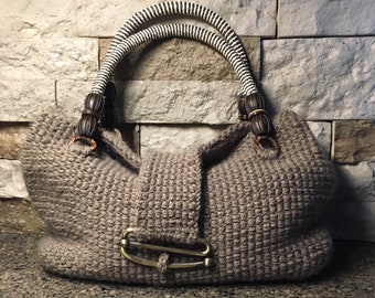 Barrel Stitch Bag  --  a loom knit pattern