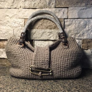Barrel Stitch Bag  --  a loom knit pattern