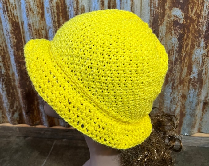 Featured listing image: Sunny Days Bucket Hat -- a loom knit pattern