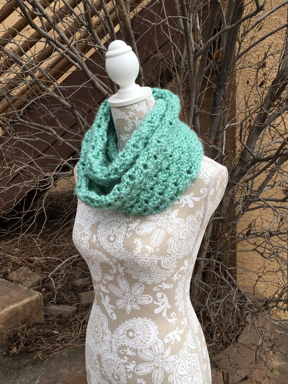 Larkspur Infinity Scarf a Loom Knit Pattern 