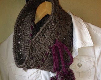 Criss Cross Cowl - a loom knit pattern