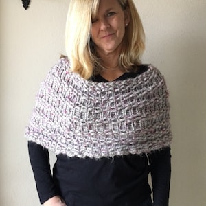 Simple Capelet - a loom knit pattern