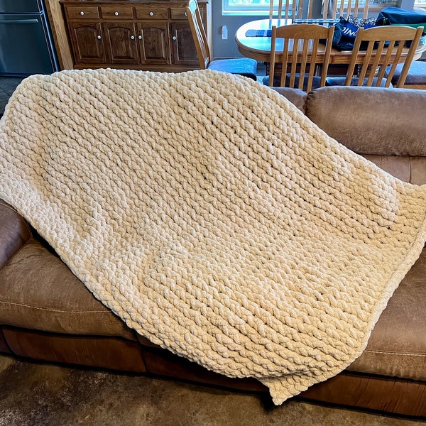 Quick Jumbo Throw -- a loom knit pattern