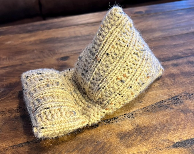 Featured listing image: Smartphone/eReader Pillow -- a loom knit pattern