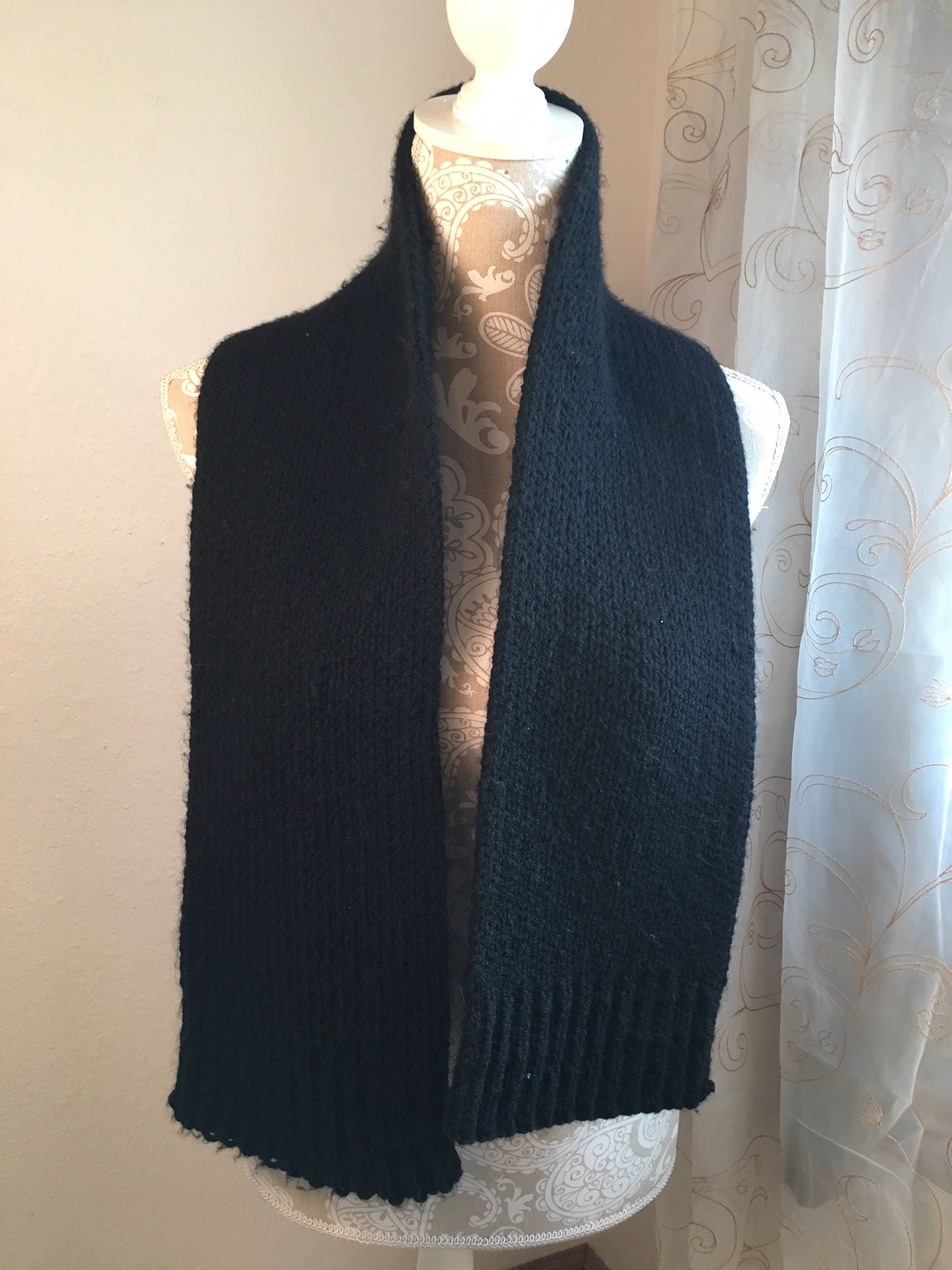 Basic Men's Scarf -- a loom knit pattern