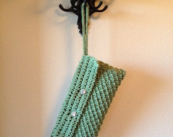 Zippered Wristlet - a loom knit pattern