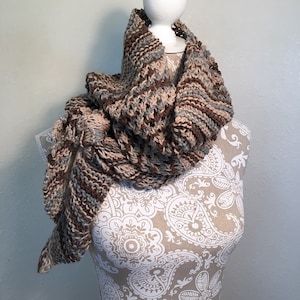 Diagonal Knot Stitch Scarf - a loom knit pattern
