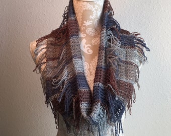 Fringe Benefits Cowl -- a loom knit pattern