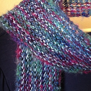 Two-tone Scarf - a loom knit pattern