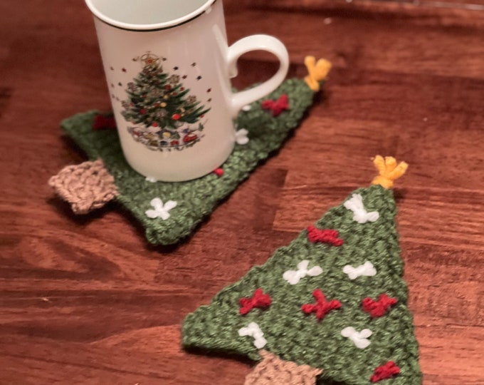 Featured listing image: Christmas Tree Mug Rug -- a loom knit pattern