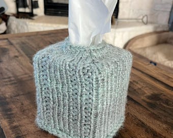 Tissue Box Cover -- a loom knit pattern