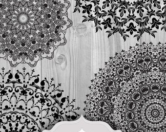 Könnte beinhalten: Schwarz-weiße Damastornamente auf hellem, grauem Holzgrund. Die Ornamente zeigen komplizierte Blumen- und geometrische Muster. Das Bild enthält den Text "Damask Ornaments" und die Abmessungen.