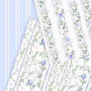 Puede incluir: Tres patrones diferentes de papel tapiz floral azul y blanco con un fondo a rayas azul claro.
