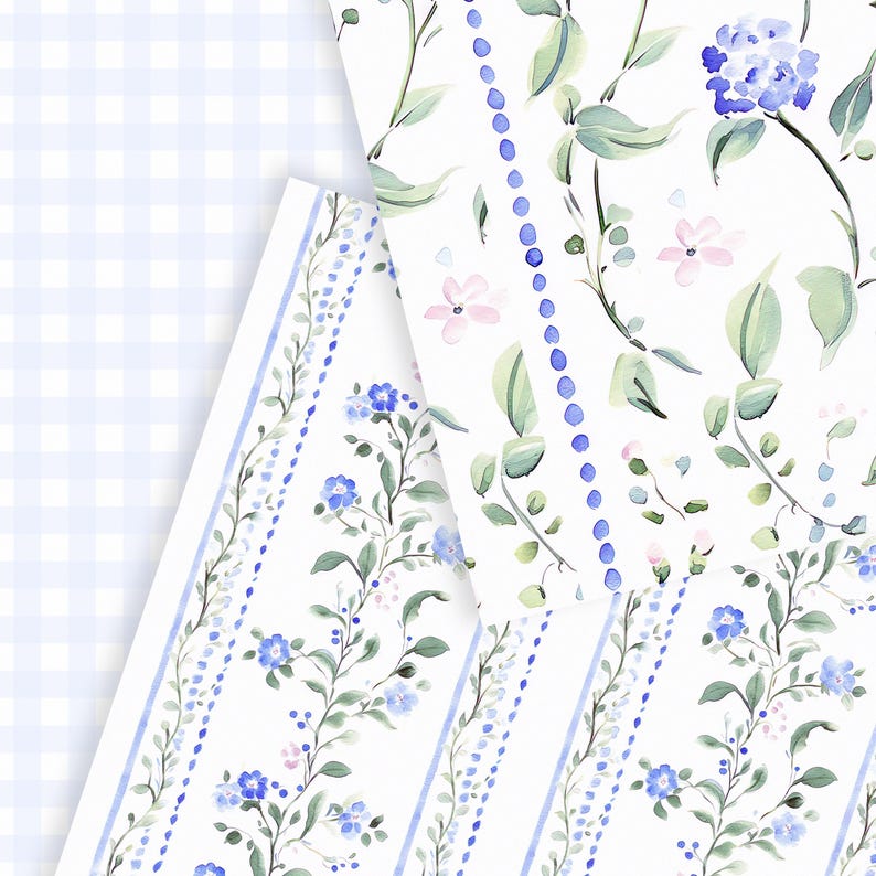 Puede incluir: Tres patrones diferentes de tela floral azul y blanca con fondo de cuadros. Los patrones presentan delicadas flores azules y hojas sobre un fondo blanco con una l&iacute;nea punteada azul.