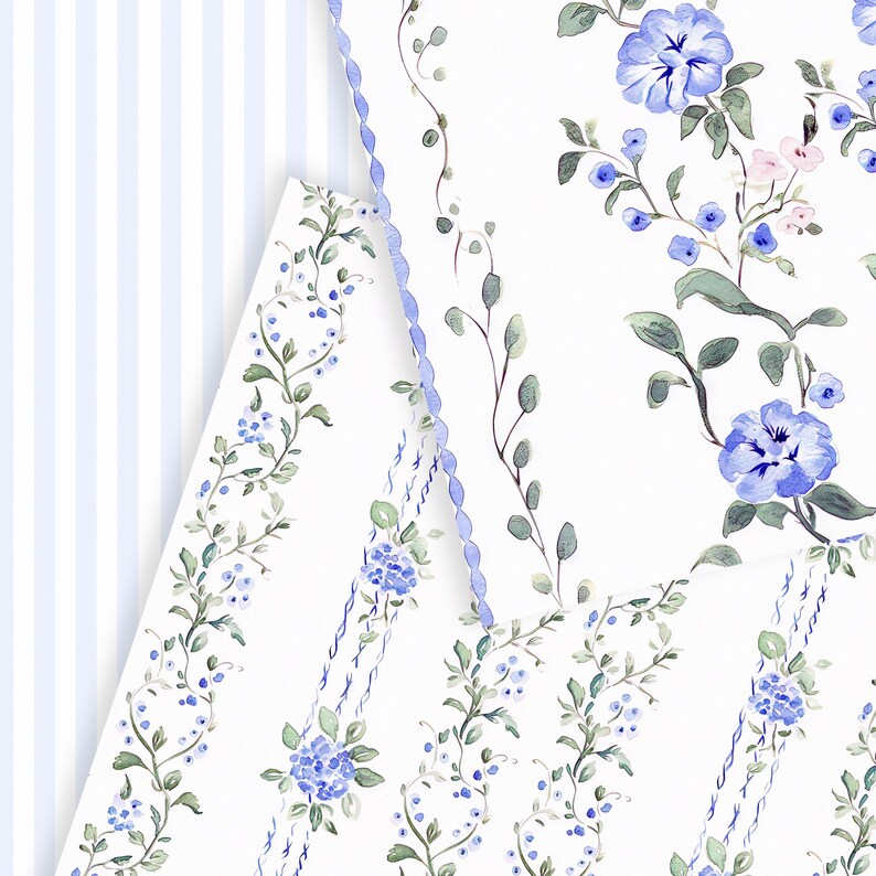 Puede incluir: Tres patrones diferentes de tela floral azul y blanca con un fondo a rayas azul claro. Los patrones presentan peque&ntilde;as flores azules y hojas verdes.