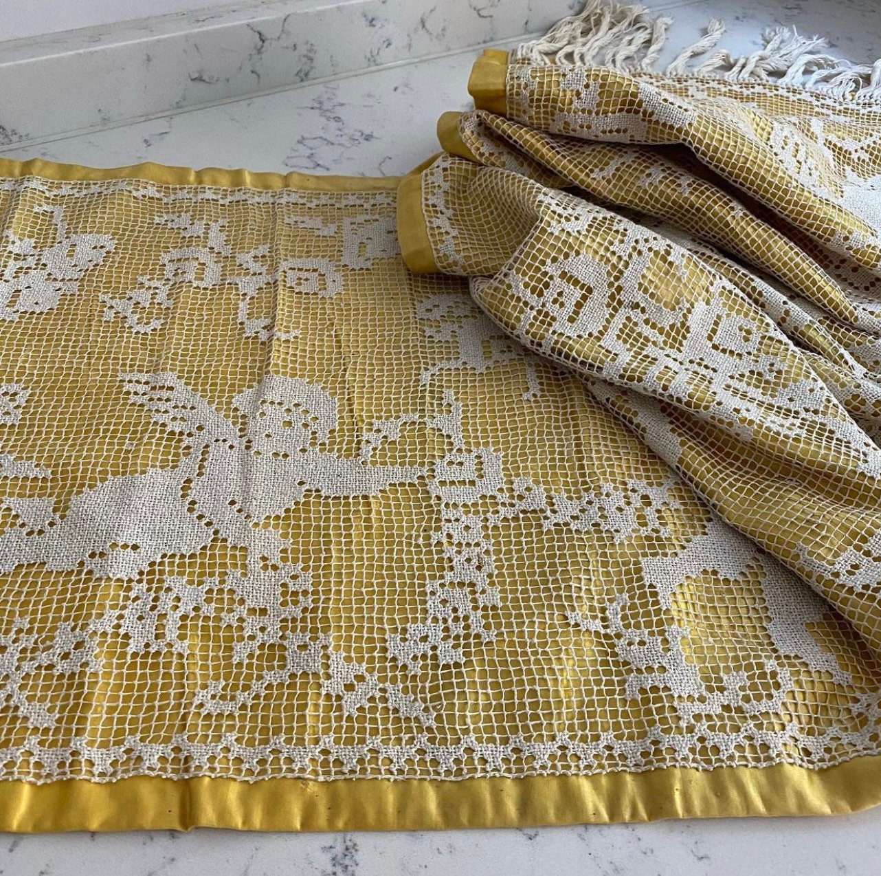 Filet Textile Antique Filet Lace Panel Lace Wallhanging Pelmet Cherubs and Flowers ...