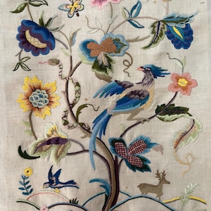 芸術と工芸品 生命の樹の刺繍 ジャコビアンリバイバルアンティーククルーエルワーク刺繍パネル コレクターズアイテム インテリアデザイン ヴィンテージホームデコレーション