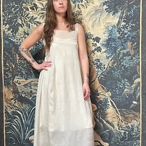 Elegancka jedwabna sukienka z 1920 roku, historyczny kostium filmowy i telewizyjny, kolekcjonerska moda, wieczór panieński, specjalna okazja, ślub w stylu vintage