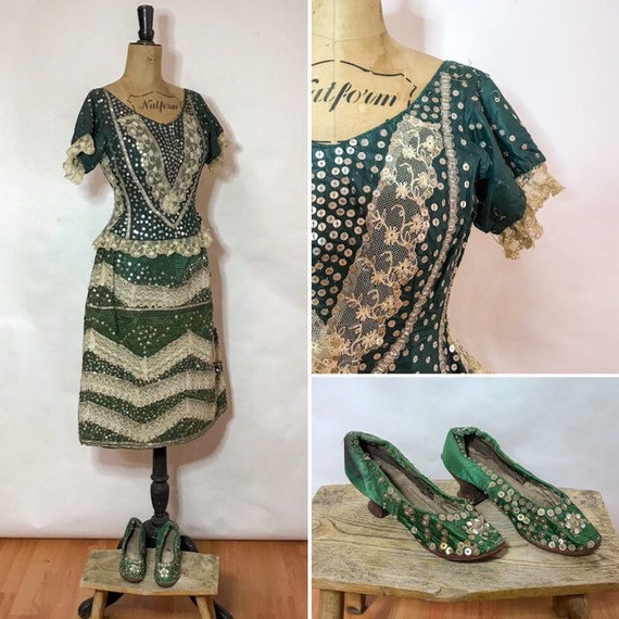 Antique Costume - French Circus Theatre - Performe