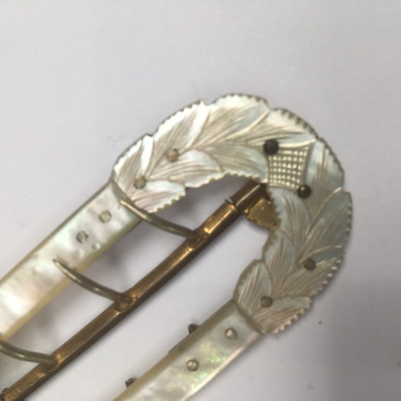 Vintage Mother of Pearl carved floral 2 piece belt buckle set Vintage Carved Mother Of Pearl 2 Piece Sew On Belt Buckle  main image 2