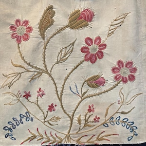 アンティーク クルーエル ワーク パネル 18 世紀 英国 刺繍 花柄 インテリア ヴィンテージ ホーム デコレーション 壁飾り デザイン インスピレーション アンティーク ハンドメイド
