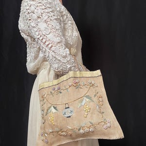Vintage bestickte Applikation Tasche mit Laterne Handtasche Hübsche Pastelle Stickerei Tasche 1920er Jahre Tasche Blumenstickerei Sammlerstück handgefertigte Geldbörse